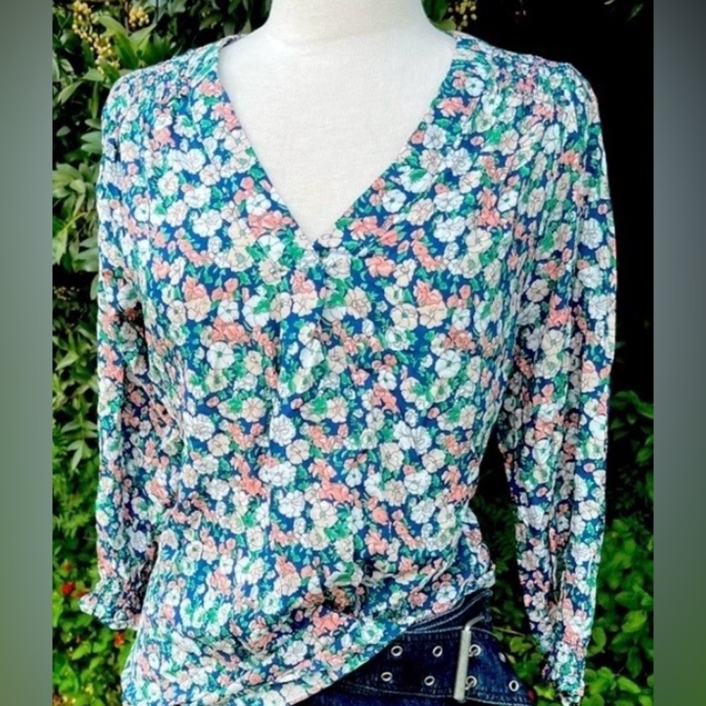 NWT- Cynthia Rowley Blue Floral 🌷V-Neck Blouse